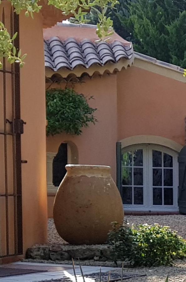 Pierres Blanches Bed and Breakfast Cotignac Exteriör bild