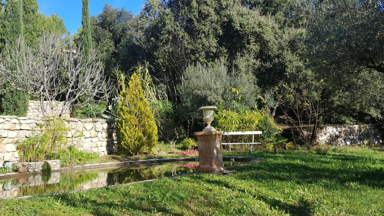 Pierres Blanches Bed and Breakfast Cotignac Exteriör bild