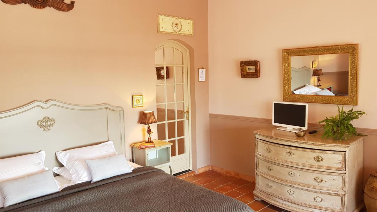 Pierres Blanches Bed and Breakfast Cotignac Exteriör bild